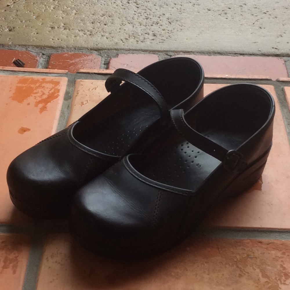 Never worn Black Dansko!!!